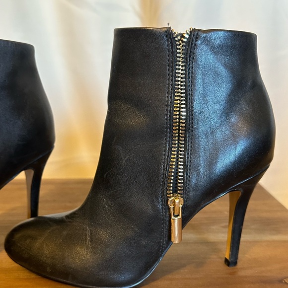 Banana Republic Shoes - EUC, Banana Republic Heeled bootie, size 6.5